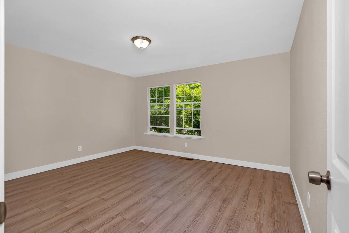 3758 Morning Glory Ave - Photo 4 of 10