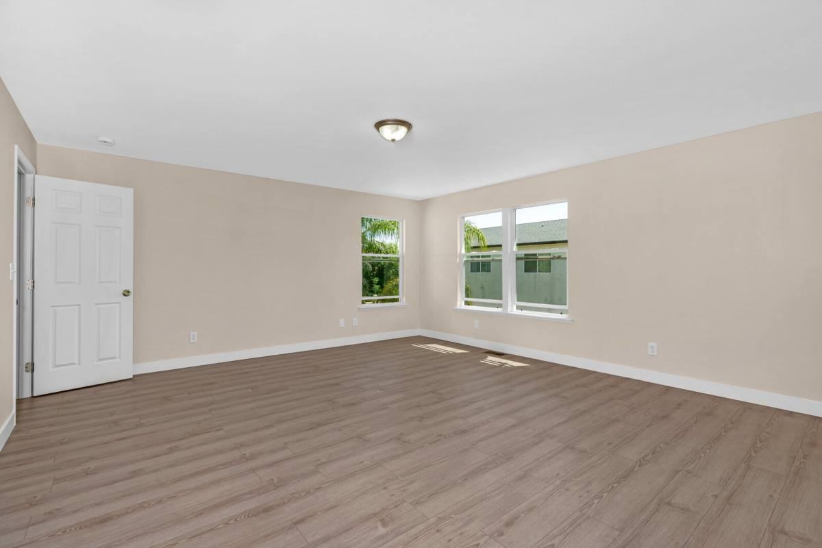 3758 Morning Glory Ave - Photo 5 of 10