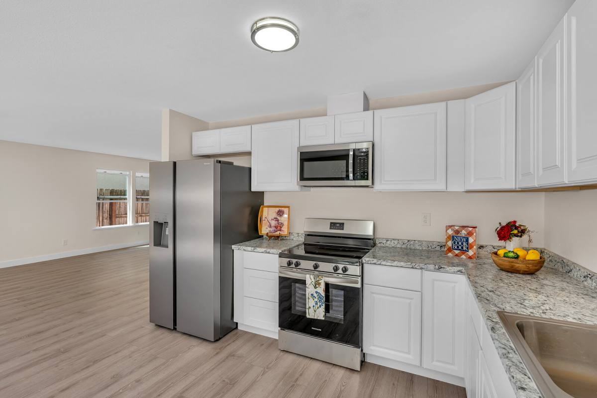3758 Morning Glory Ave - Photo 6 of 10