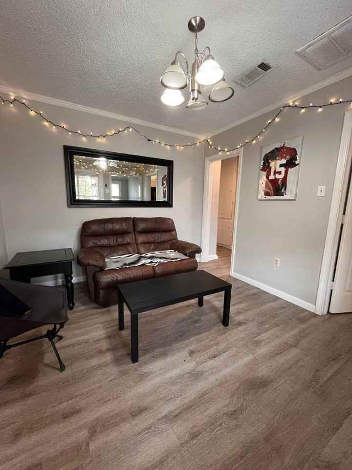 2613 25th St - Photo 4 of 18