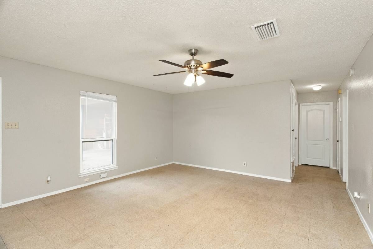 415 Thelma Dr #B - Photo 3 of 17