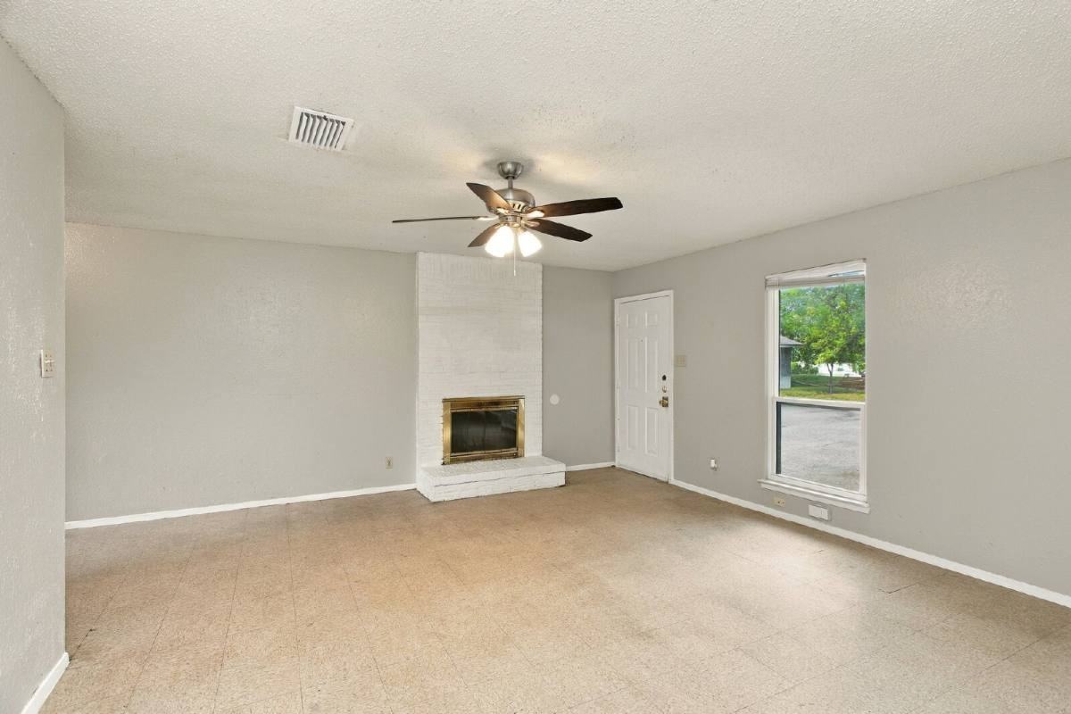 415 Thelma Dr #B - Photo 4 of 17