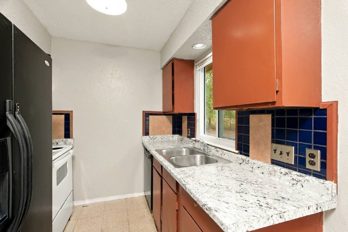 415 Thelma Dr #B - Photo 5 of 17
