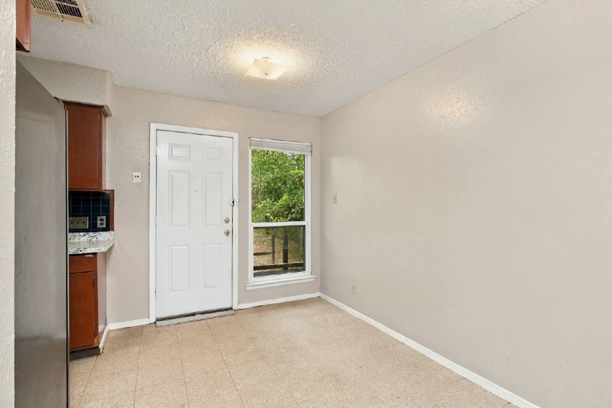 415 Thelma Dr #B - Photo 7 of 17
