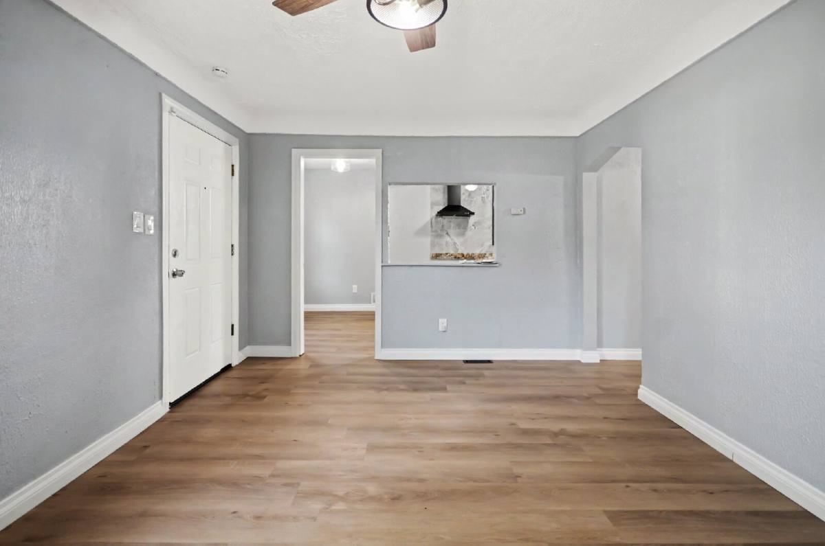 20084 Greenview Ave - Photo 5 of 10