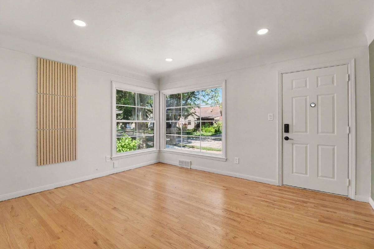 1916 Kalama Ave - Photo 3 of 10