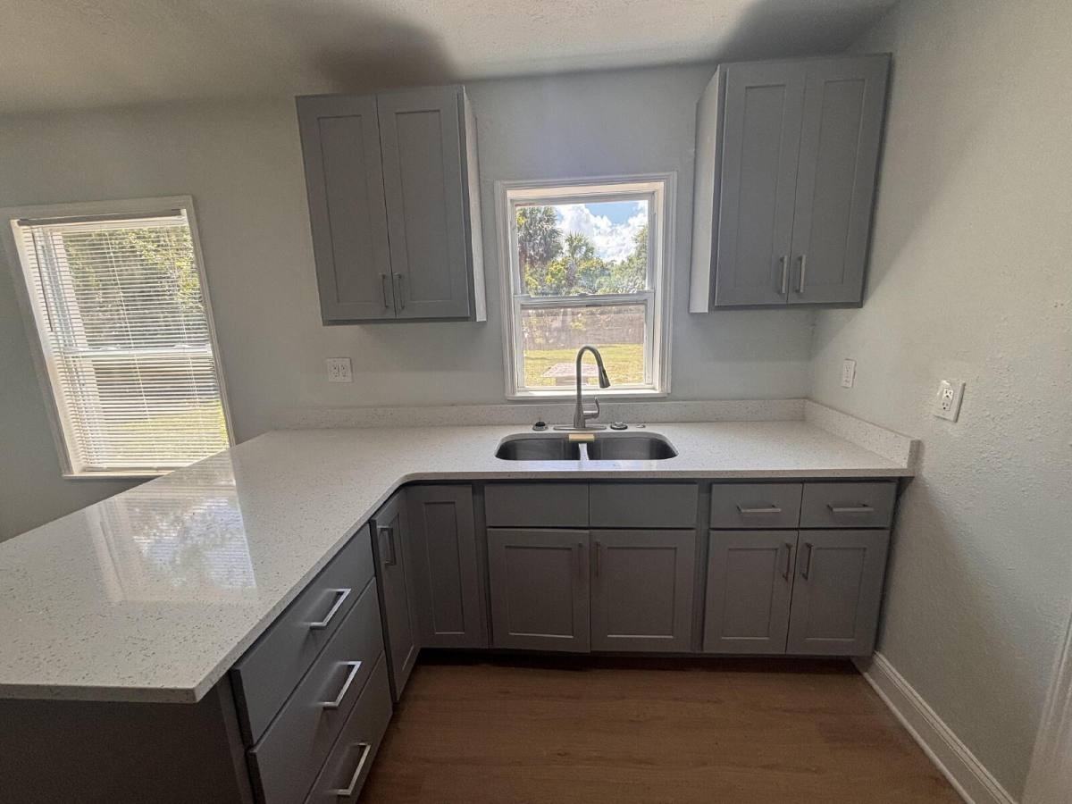 2100 Hallwood Pl - Photo 4 of 14