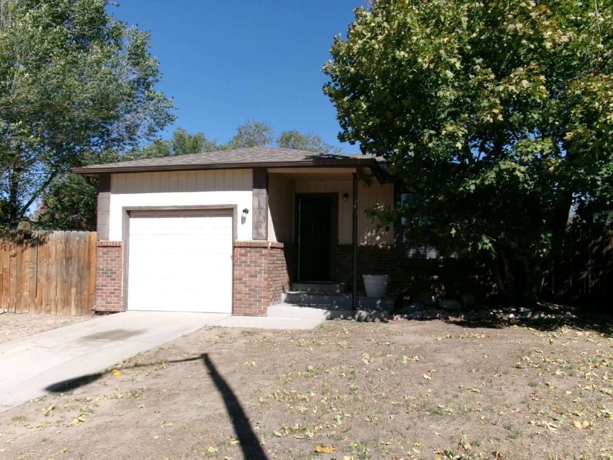 4570 Hollyridge Dr - Photo 2 of 10