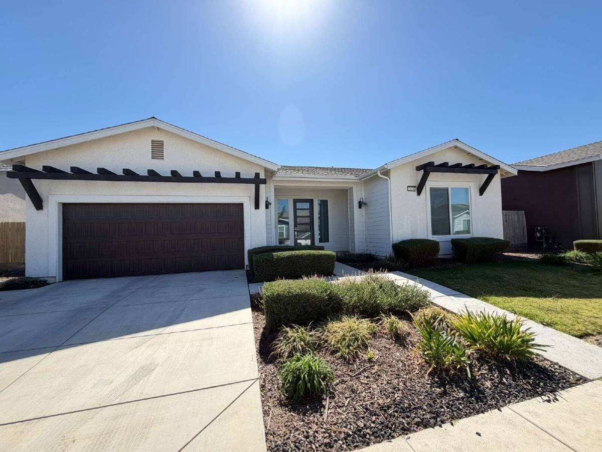 2474 Valverde Dr - Photo 2 of 10