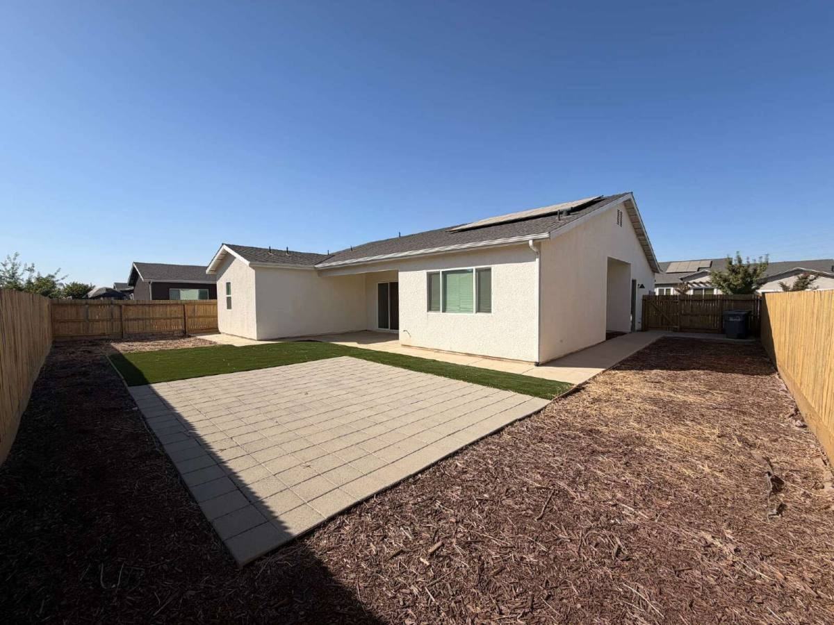 2474 Valverde Dr - Photo 3 of 10