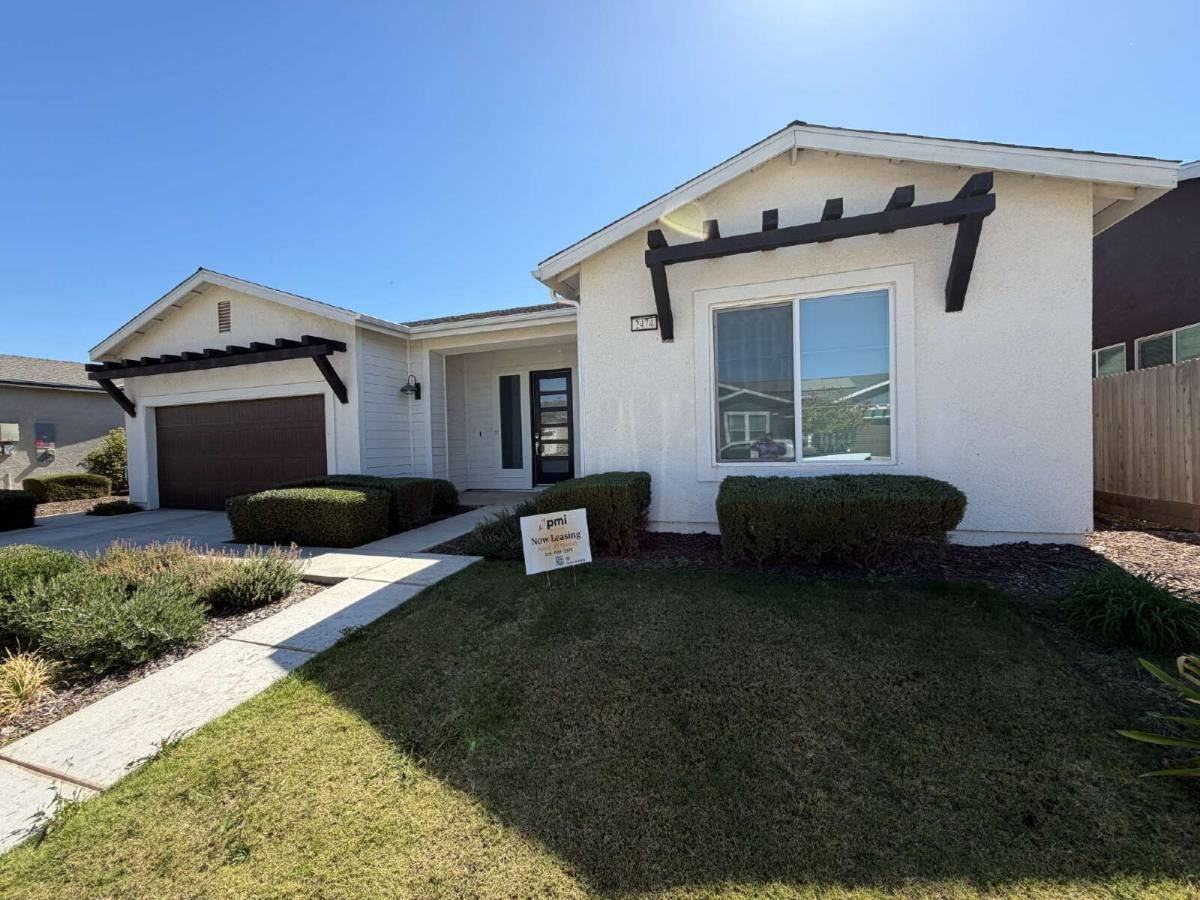 2474 Valverde Dr - Photo 4 of 10