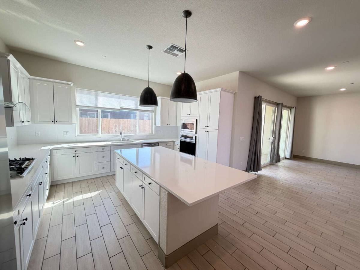 2474 Valverde Dr - Photo 5 of 10