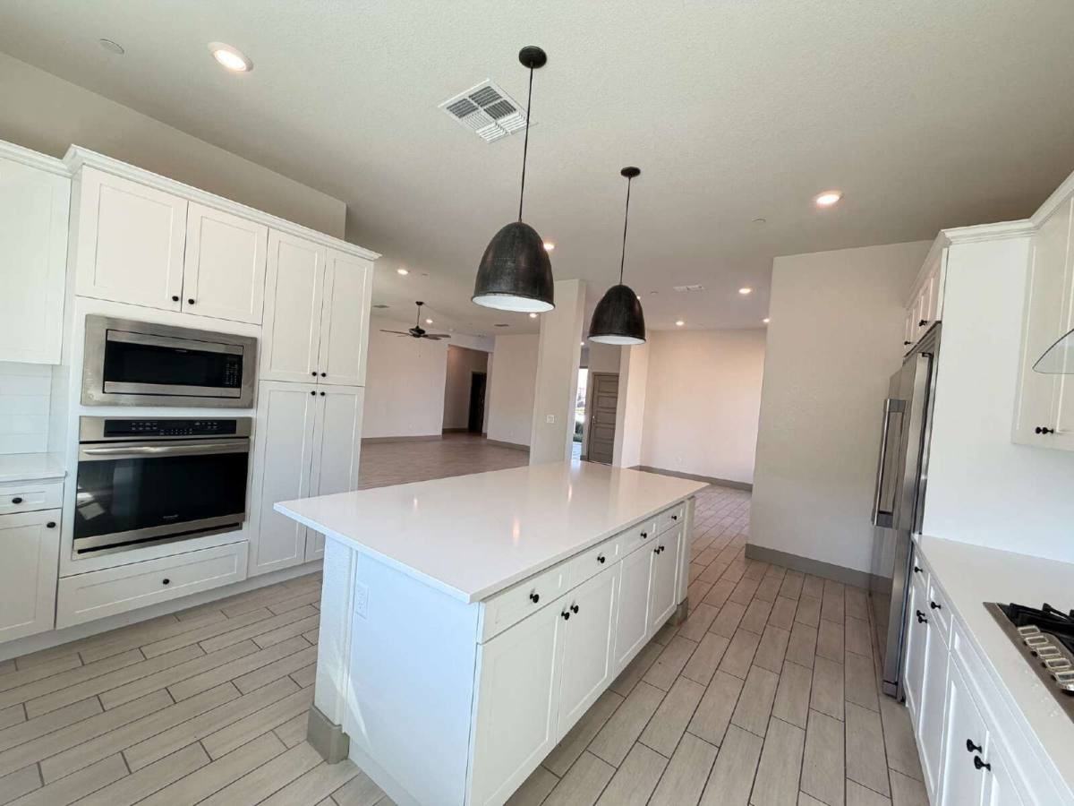 2474 Valverde Dr - Photo 6 of 10