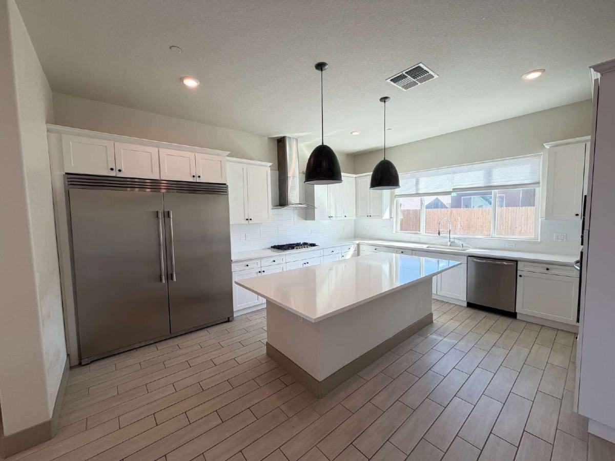 2474 Valverde Dr - Photo 7 of 10