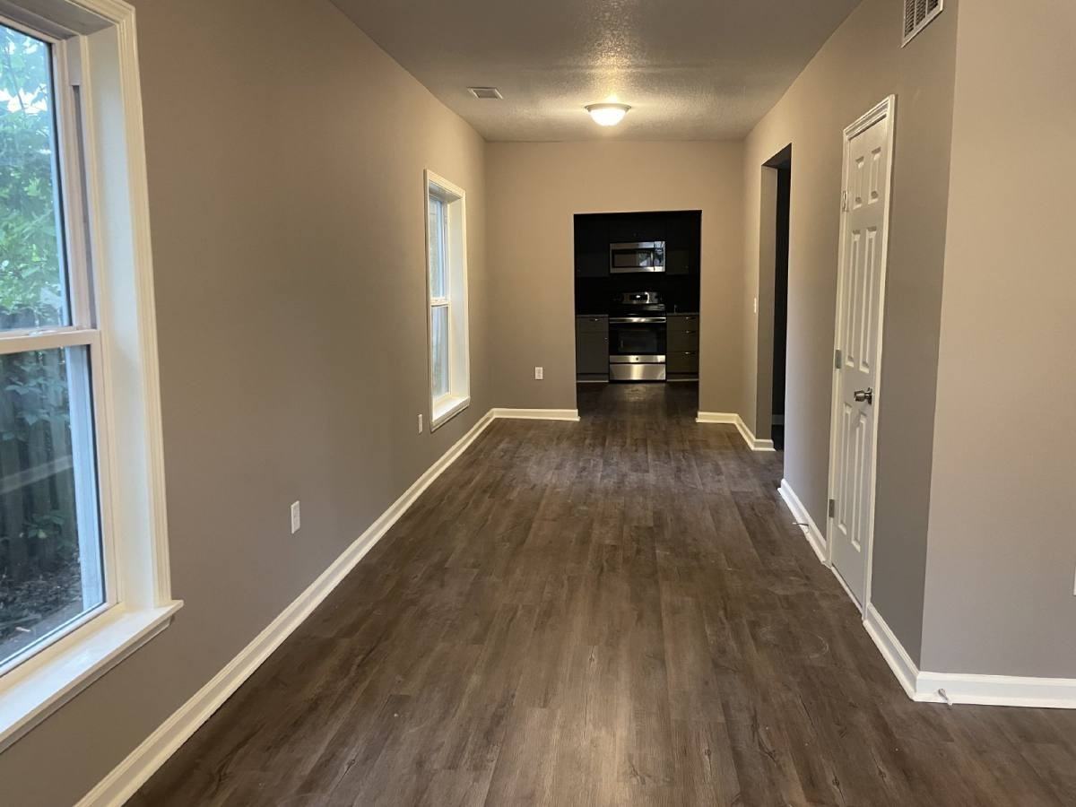 8405 Kickapoo St - Photo 3 of 15