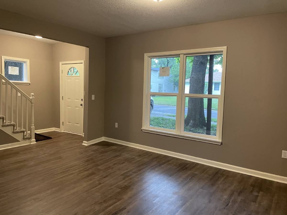 8405 Kickapoo St - Photo 4 of 15