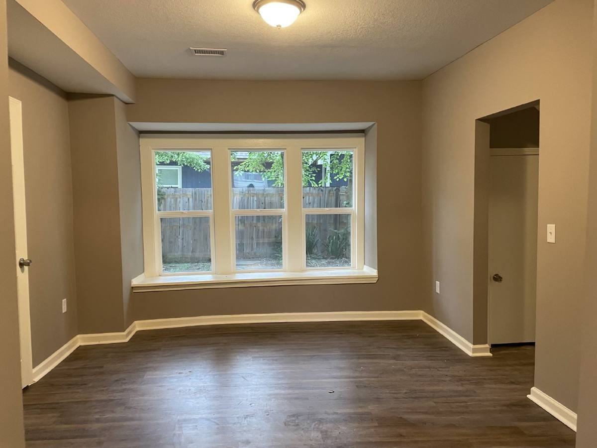 8405 Kickapoo St - Photo 6 of 15