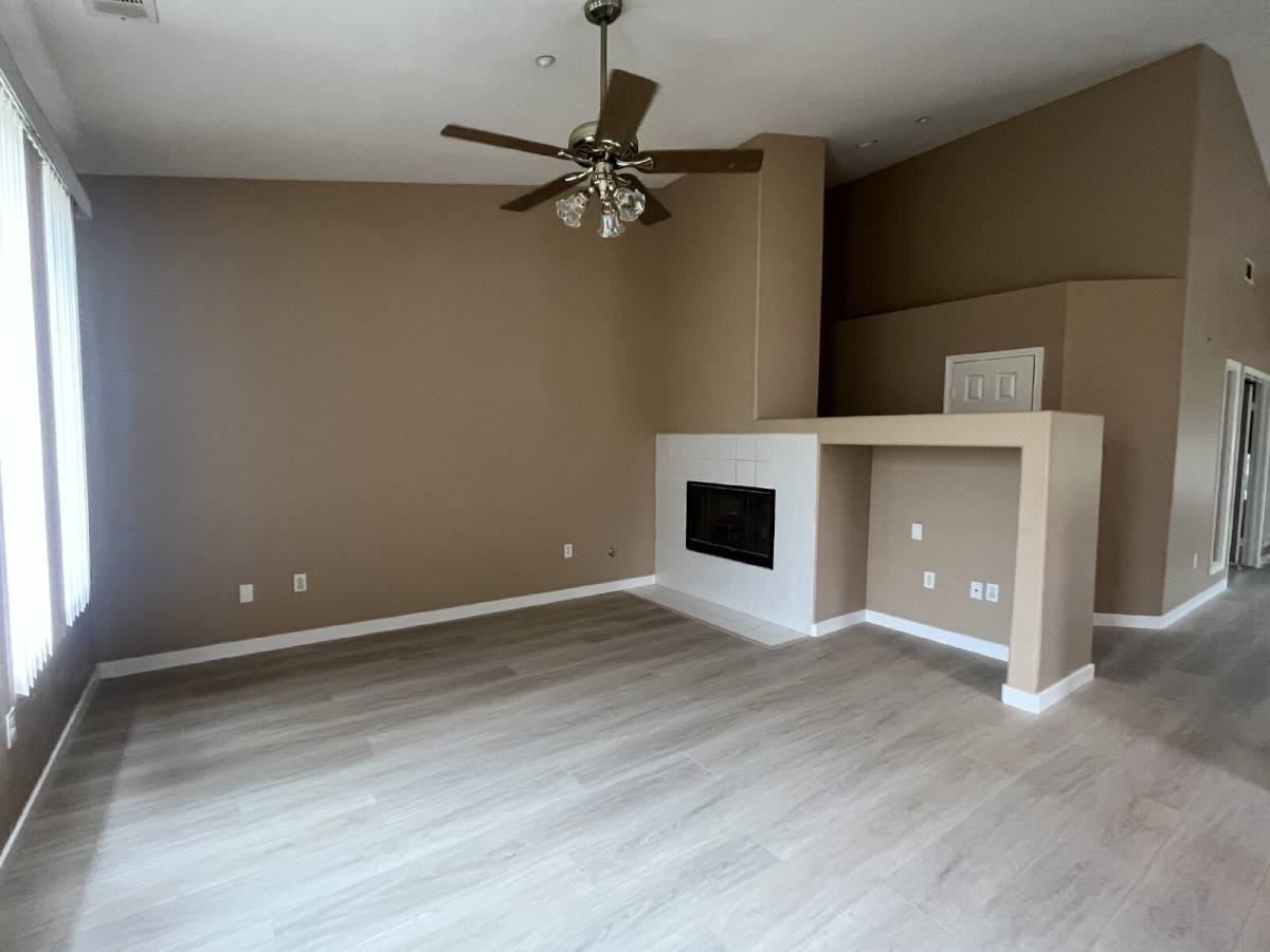 3431 Naples Dr - Photo 4 of 10