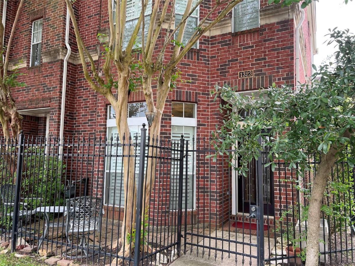 1323 Oneil St - Photo 2 of 19