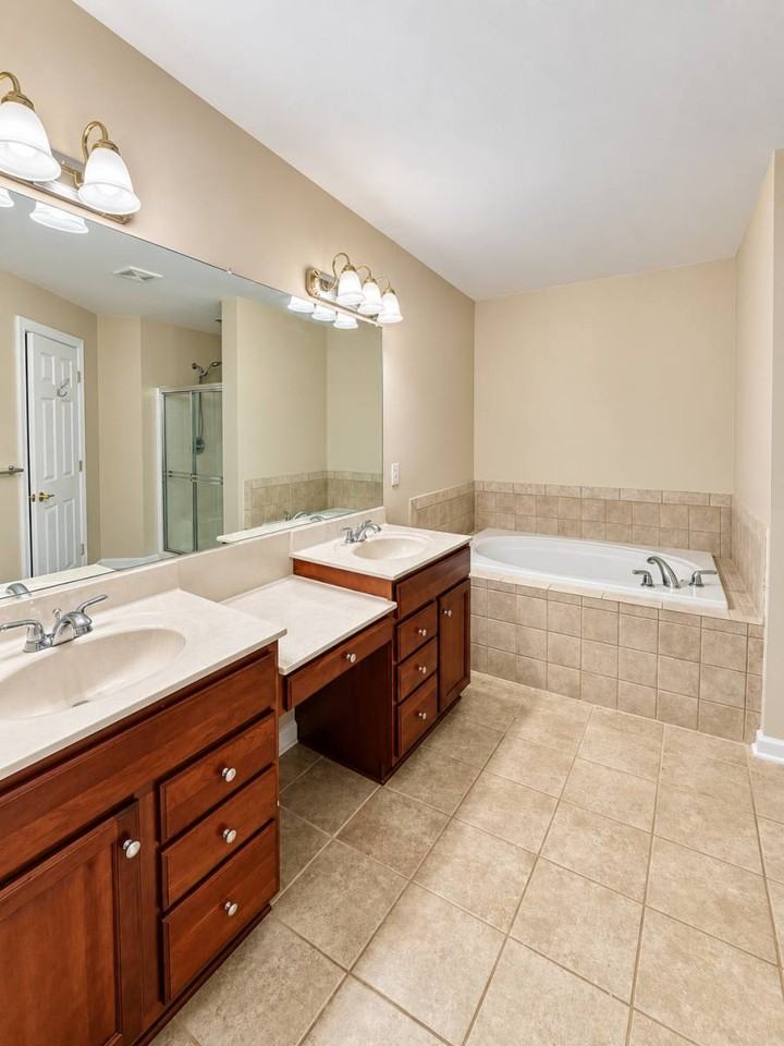 1010 Skiffs Landing Ln - Photo 6 of 20