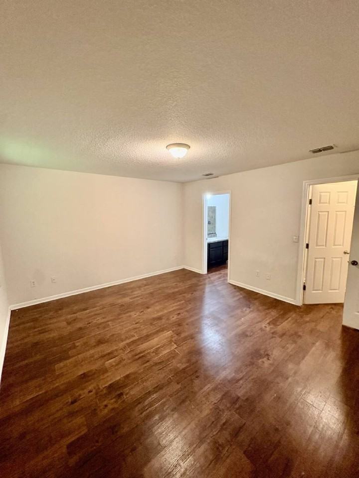1256 Labelle St - Photo 3 of 11