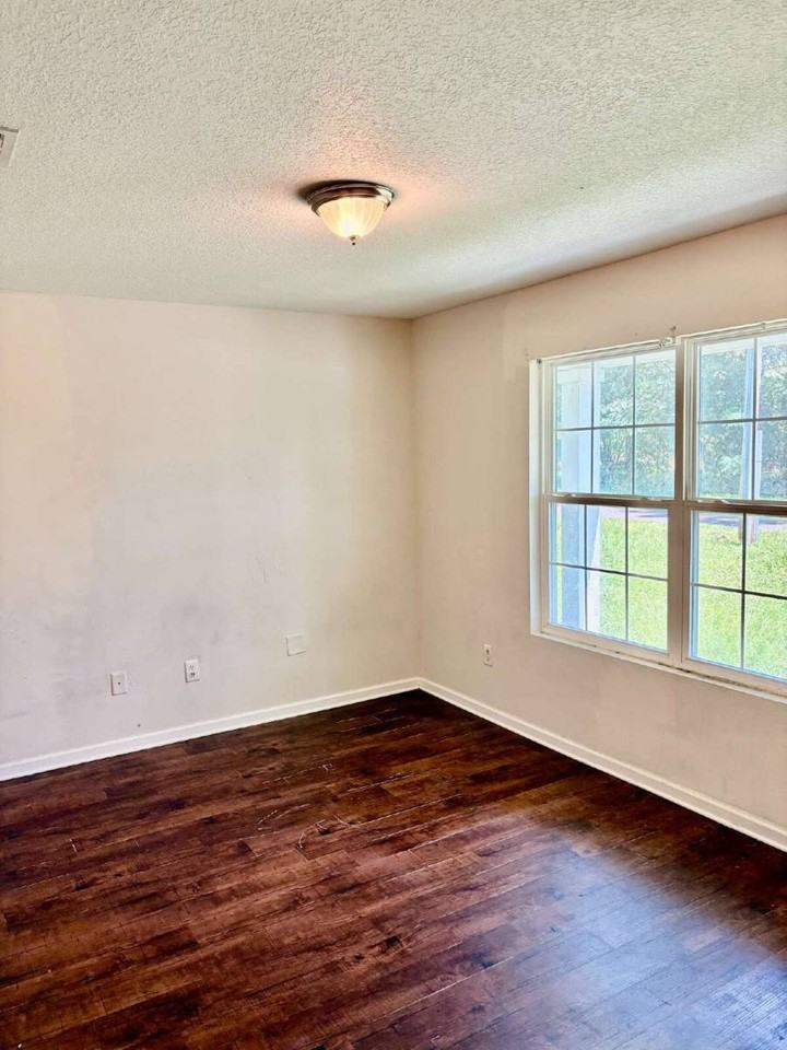 1256 Labelle St - Photo 4 of 11
