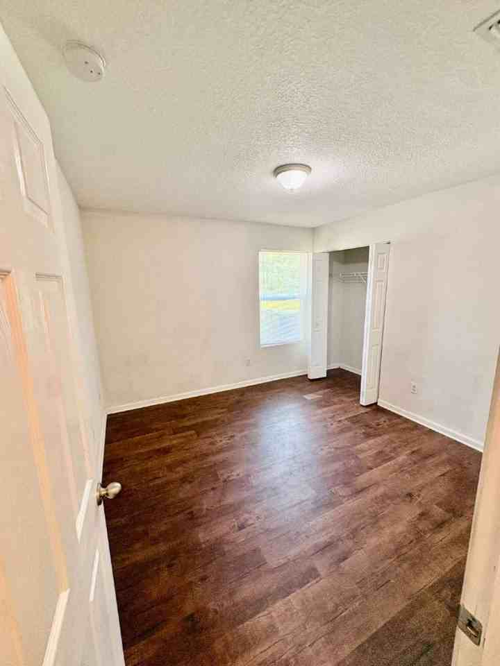 1256 Labelle St - Photo 5 of 11