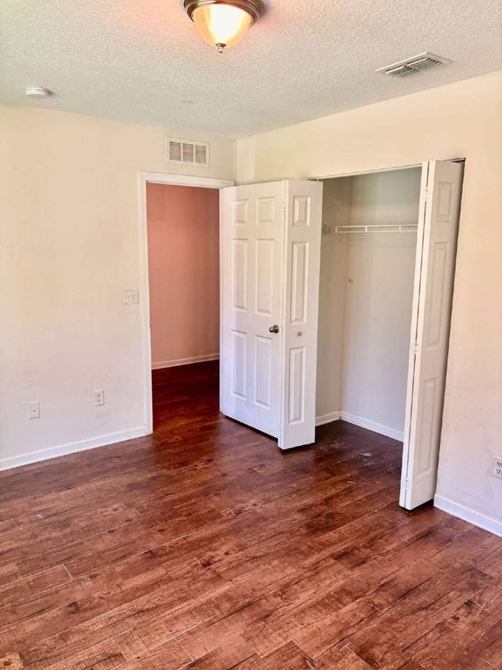 1256 Labelle St - Photo 7 of 11