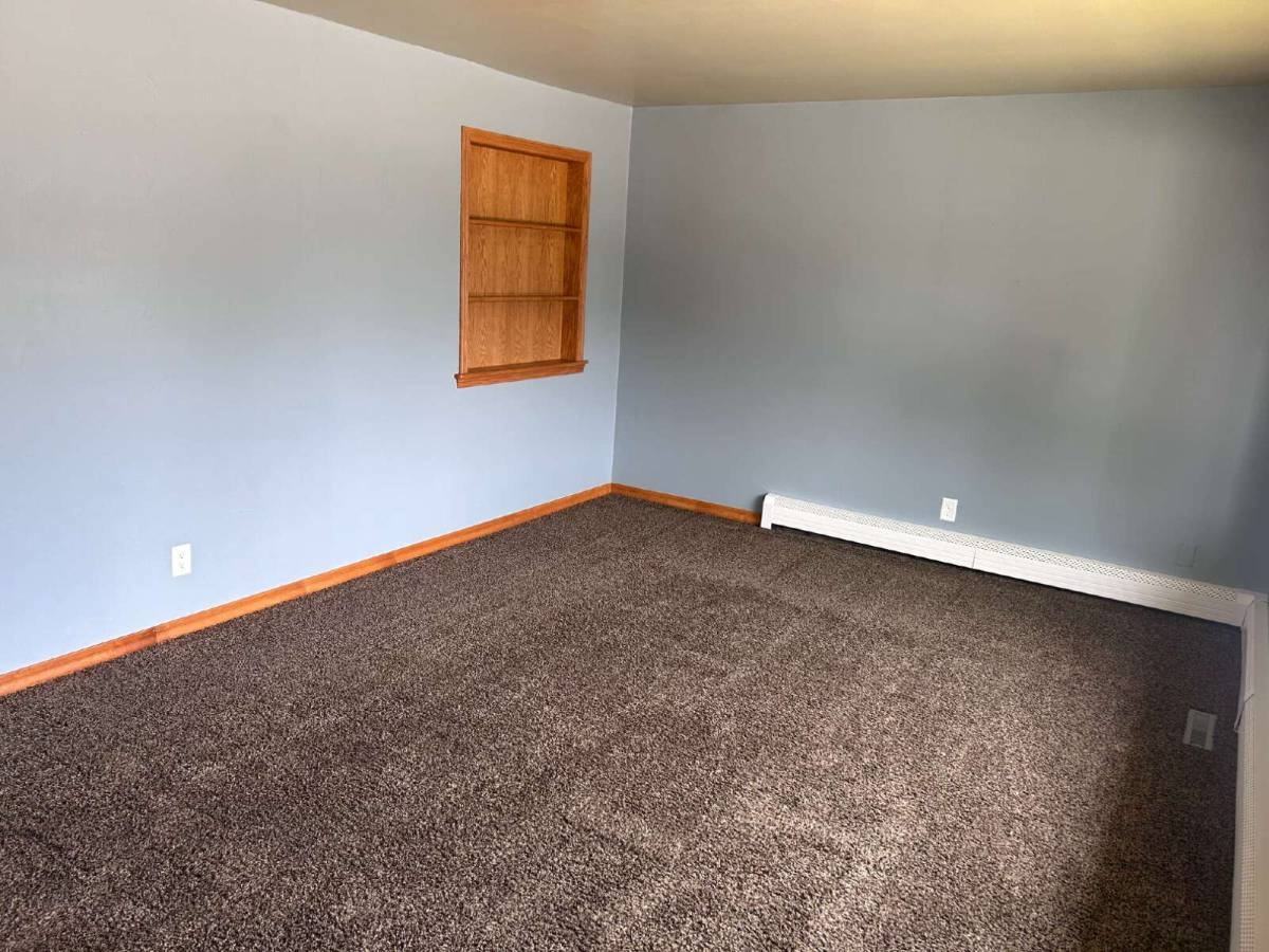 1215 Buchholz St - Photo 4 of 10