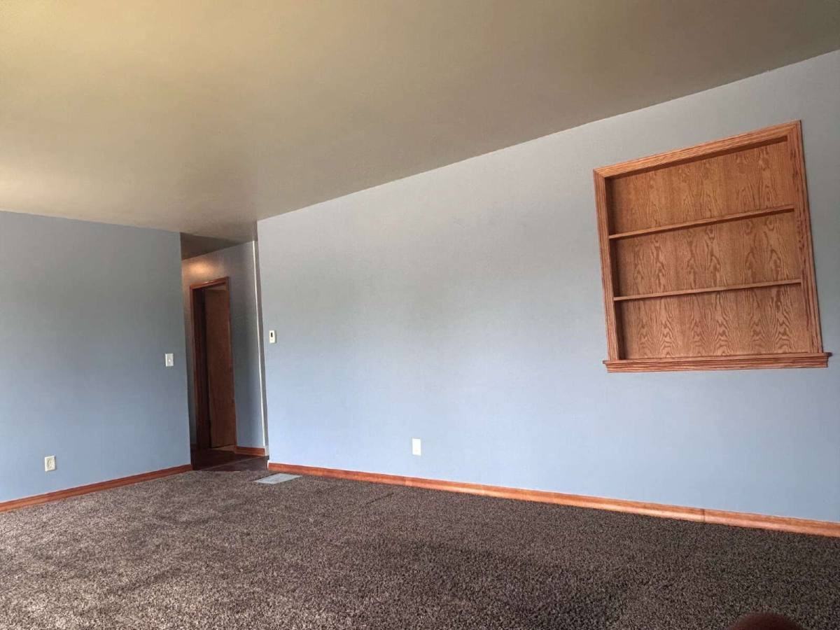 1215 Buchholz St - Photo 5 of 10