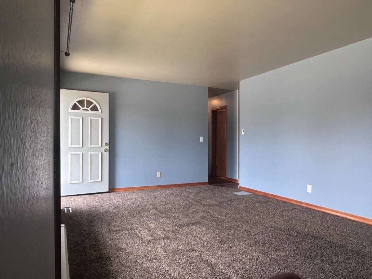 1215 Buchholz St - Photo 6 of 10