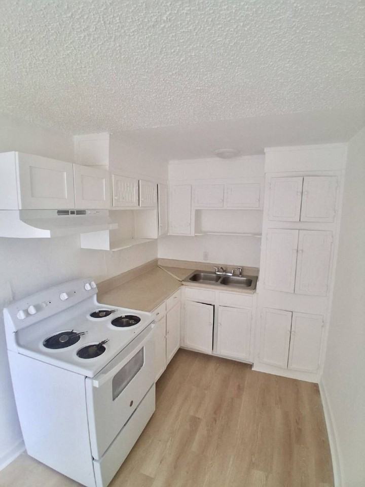 7913 Hare Ave - Photo 2 of 12