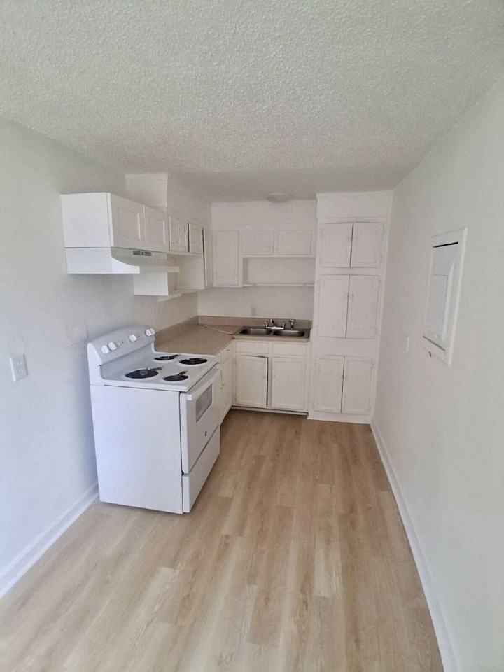 7913 Hare Ave - Photo 3 of 12