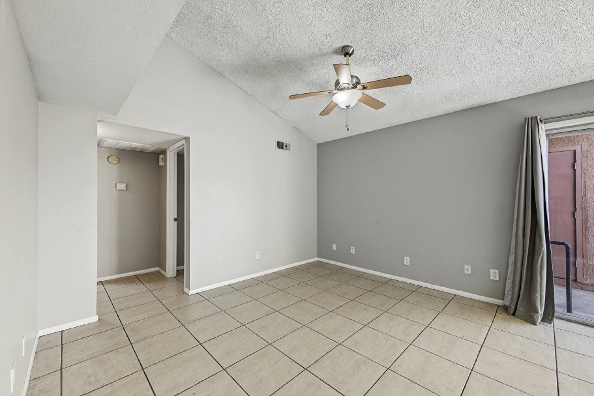1864 E Kirkland Ln - Photo 3 of 10