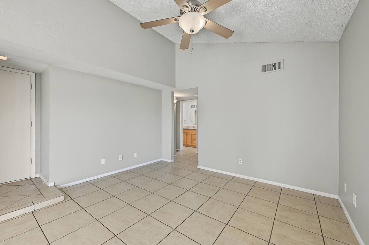 1864 E Kirkland Ln - Photo 4 of 10