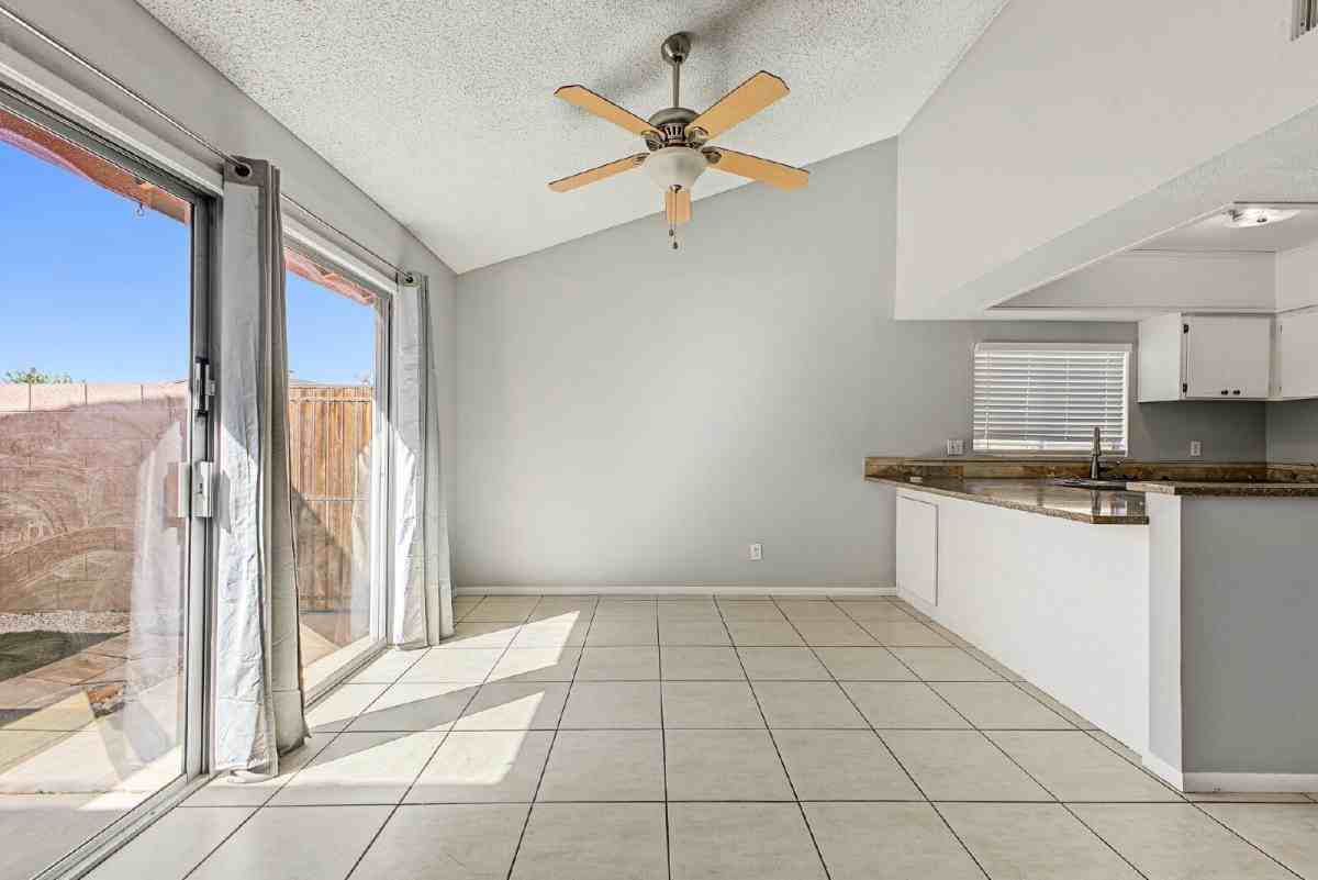 1864 E Kirkland Ln - Photo 7 of 10