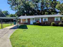 featured image of 201 Magnolia Cir Se