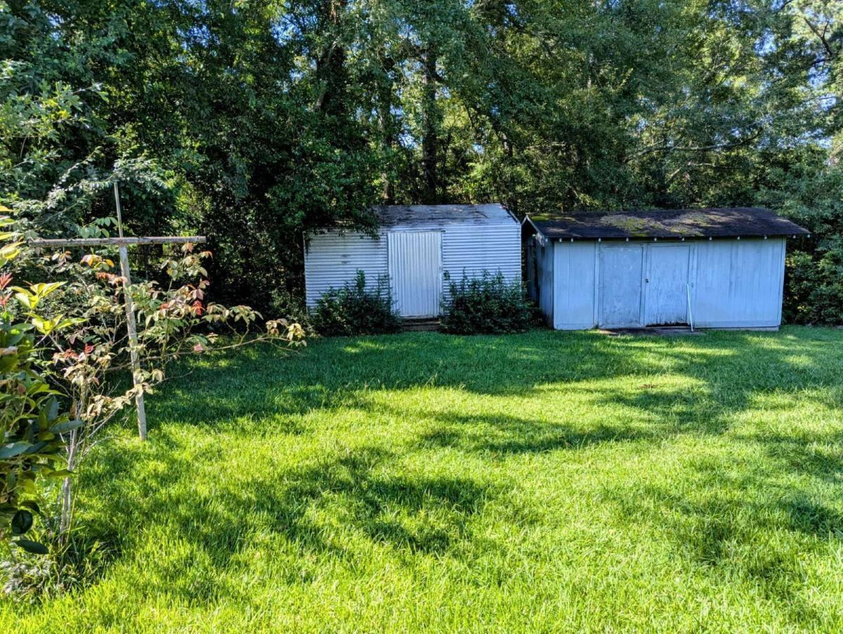 201 Magnolia Cir Se - Photo 3 of 10