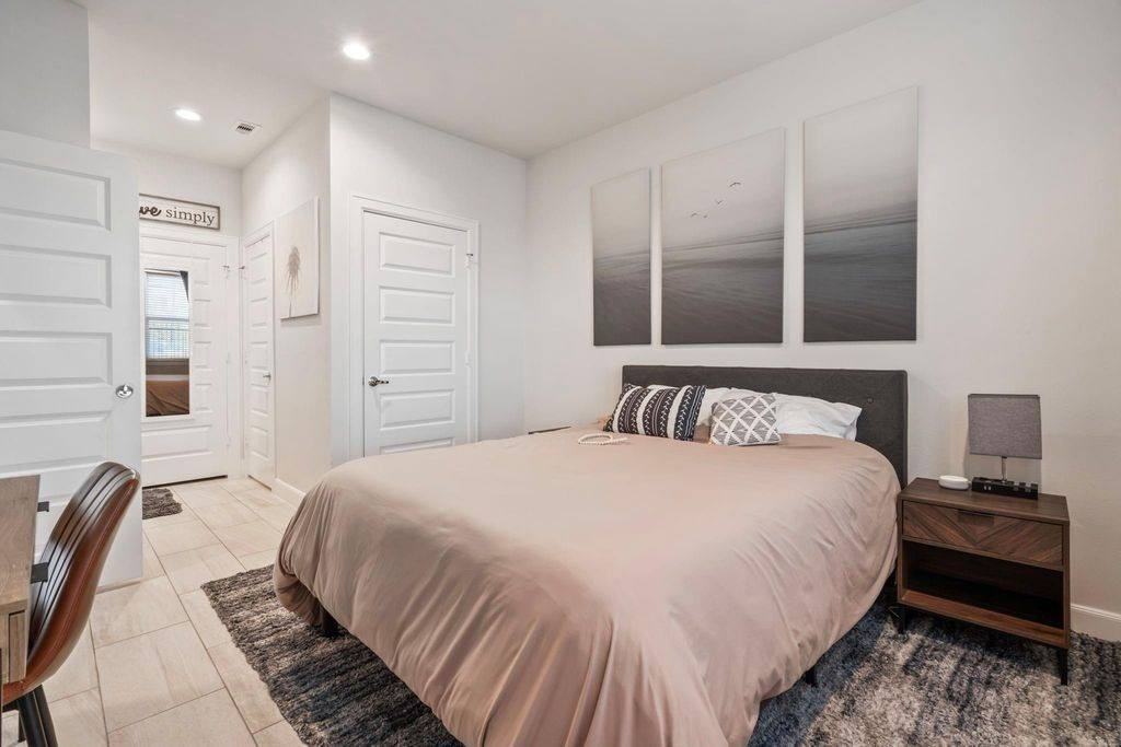 316 Jensen Dr - Photo 5 of 20