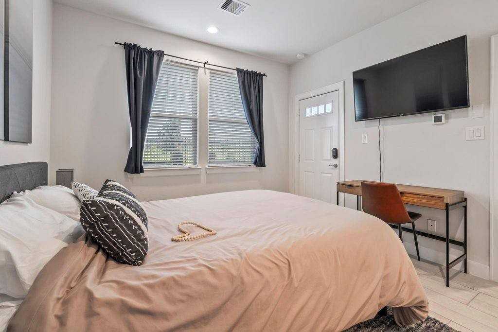 316 Jensen Dr - Photo 6 of 20