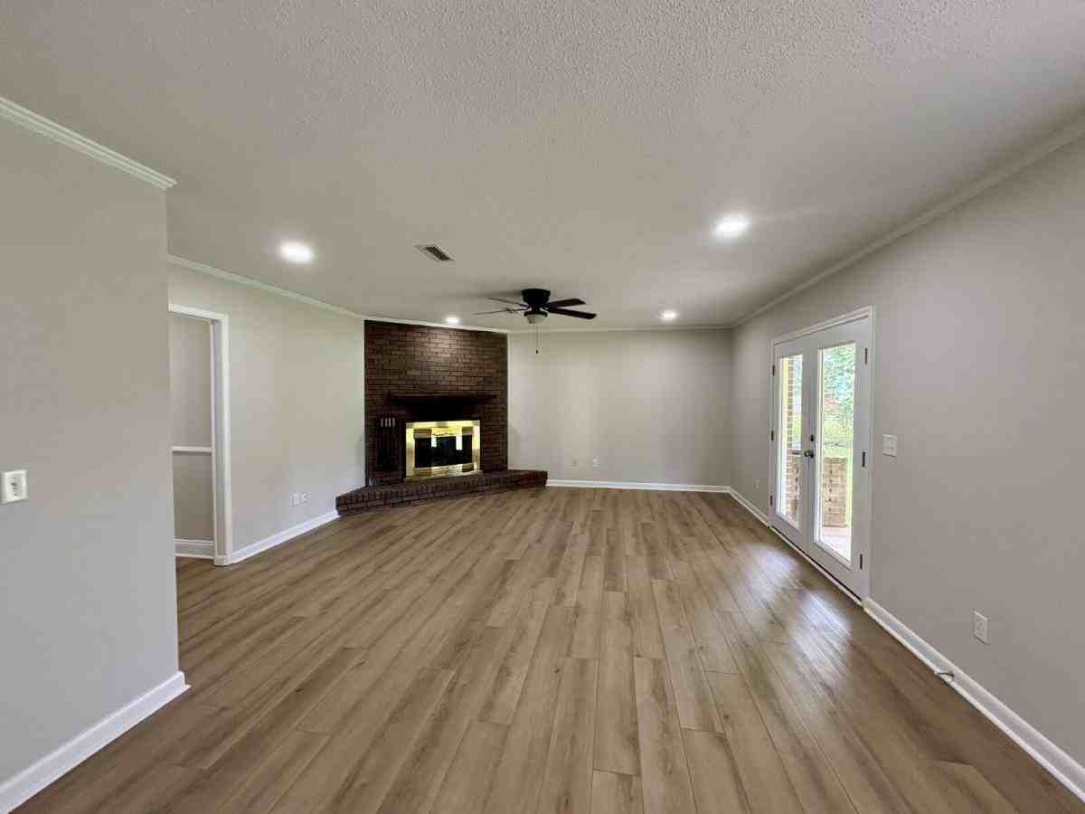 203 Coral Way - Photo 6 of 10