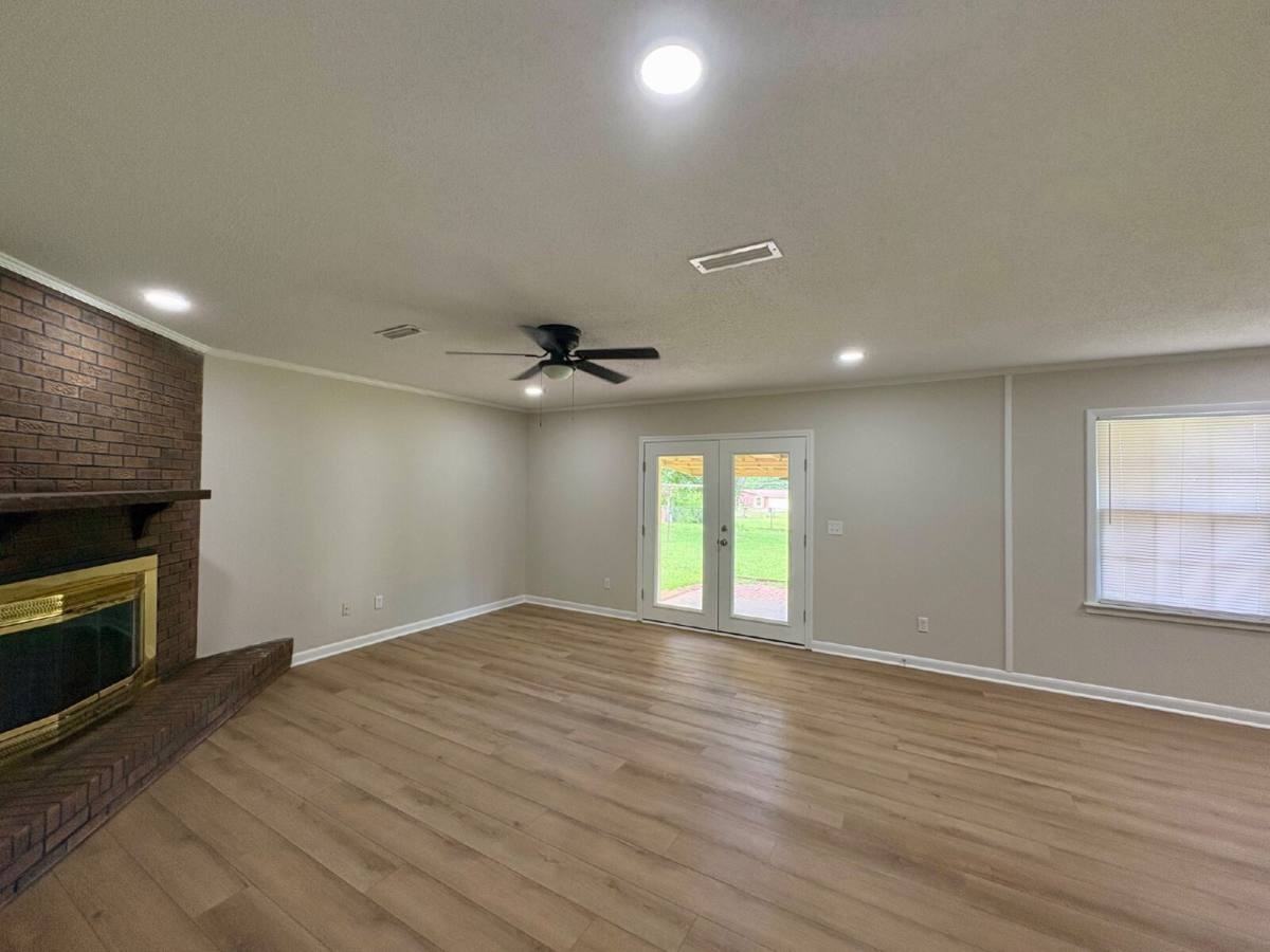 203 Coral Way - Photo 7 of 10