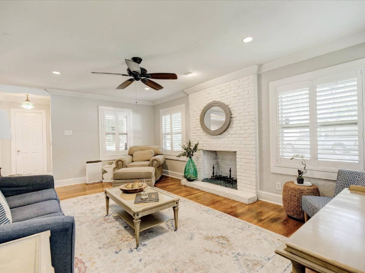 3256 Rogers Ave - Photo 4 of 20