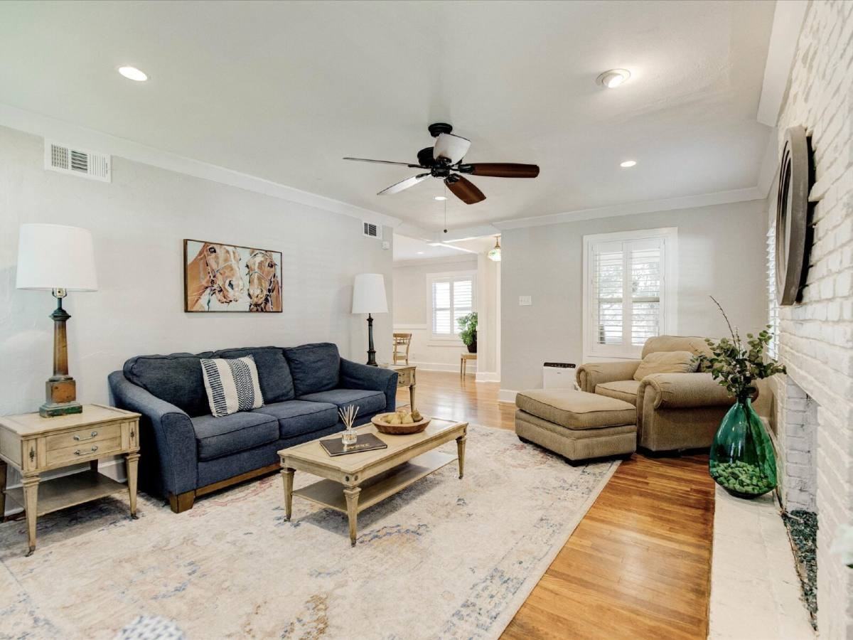 3256 Rogers Ave - Photo 5 of 20