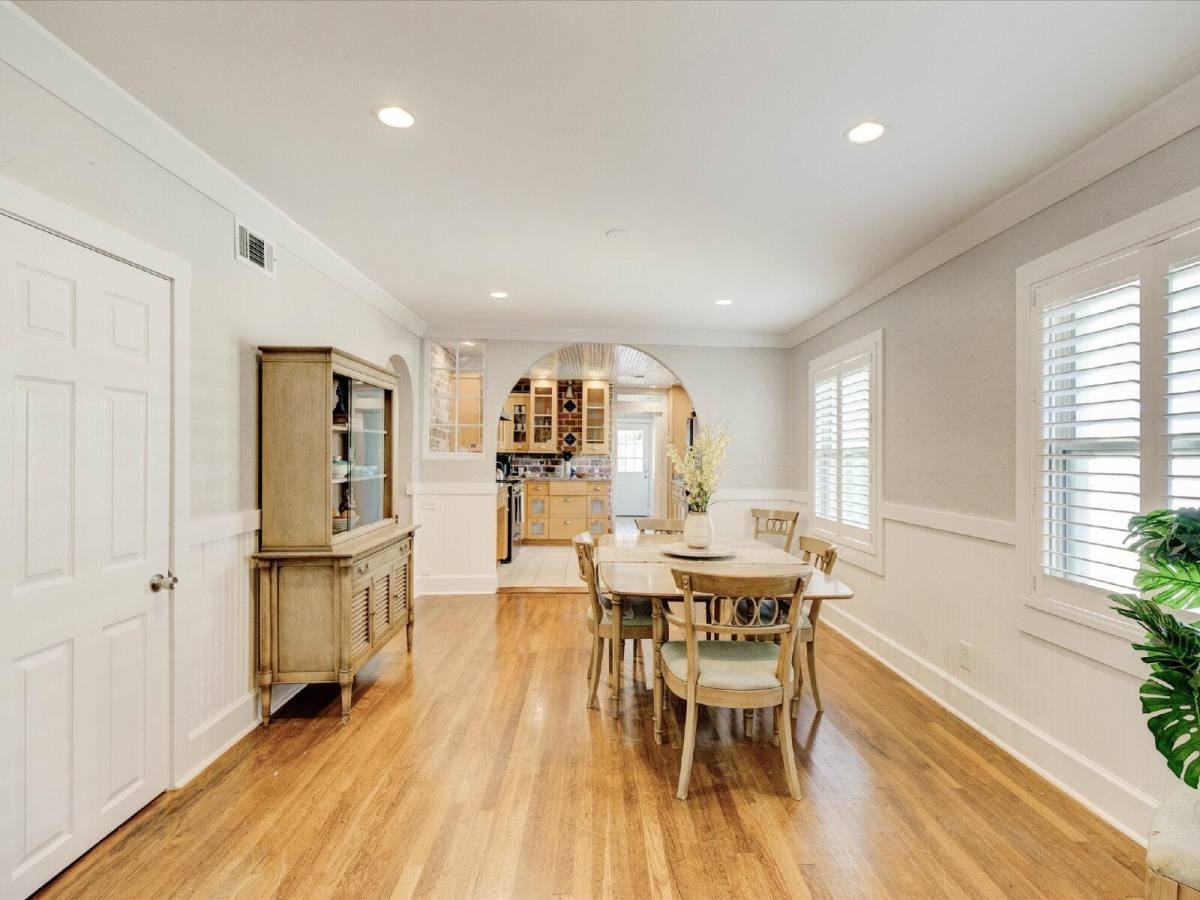 3256 Rogers Ave - Photo 6 of 20