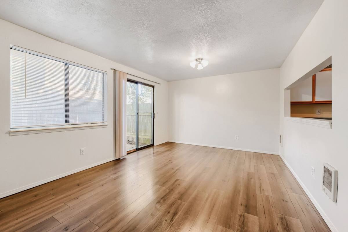 11055 Se Bush St #B - Photo 2 of 18