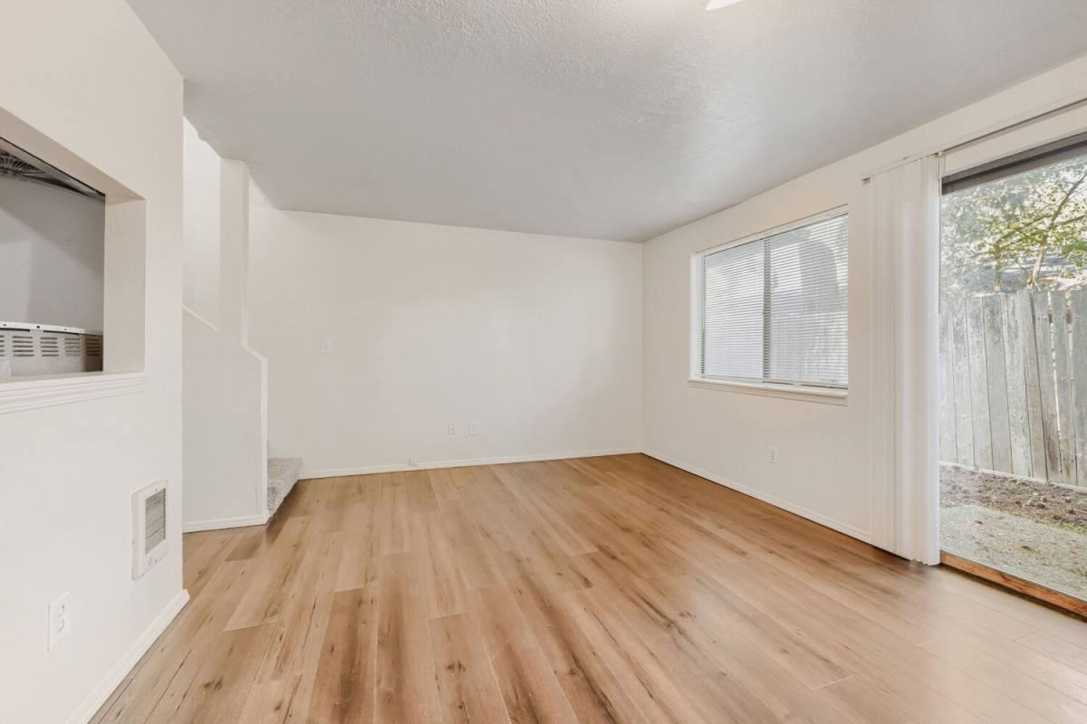 11055 Se Bush St #B - Photo 3 of 18