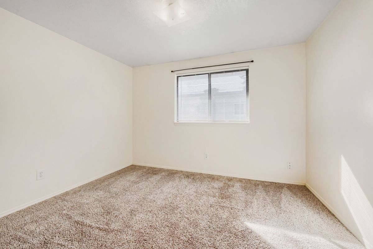 11055 Se Bush St #B - Photo 6 of 18
