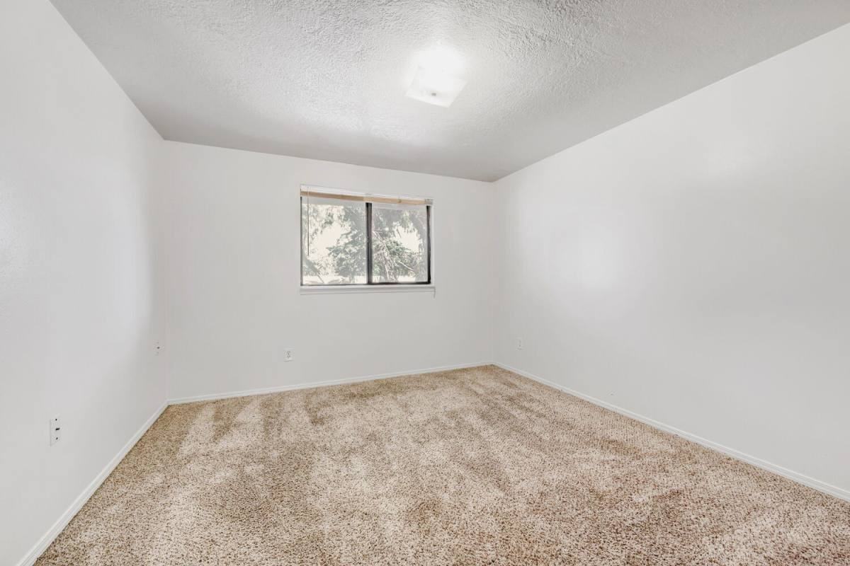 11055 Se Bush St #B - Photo 7 of 18