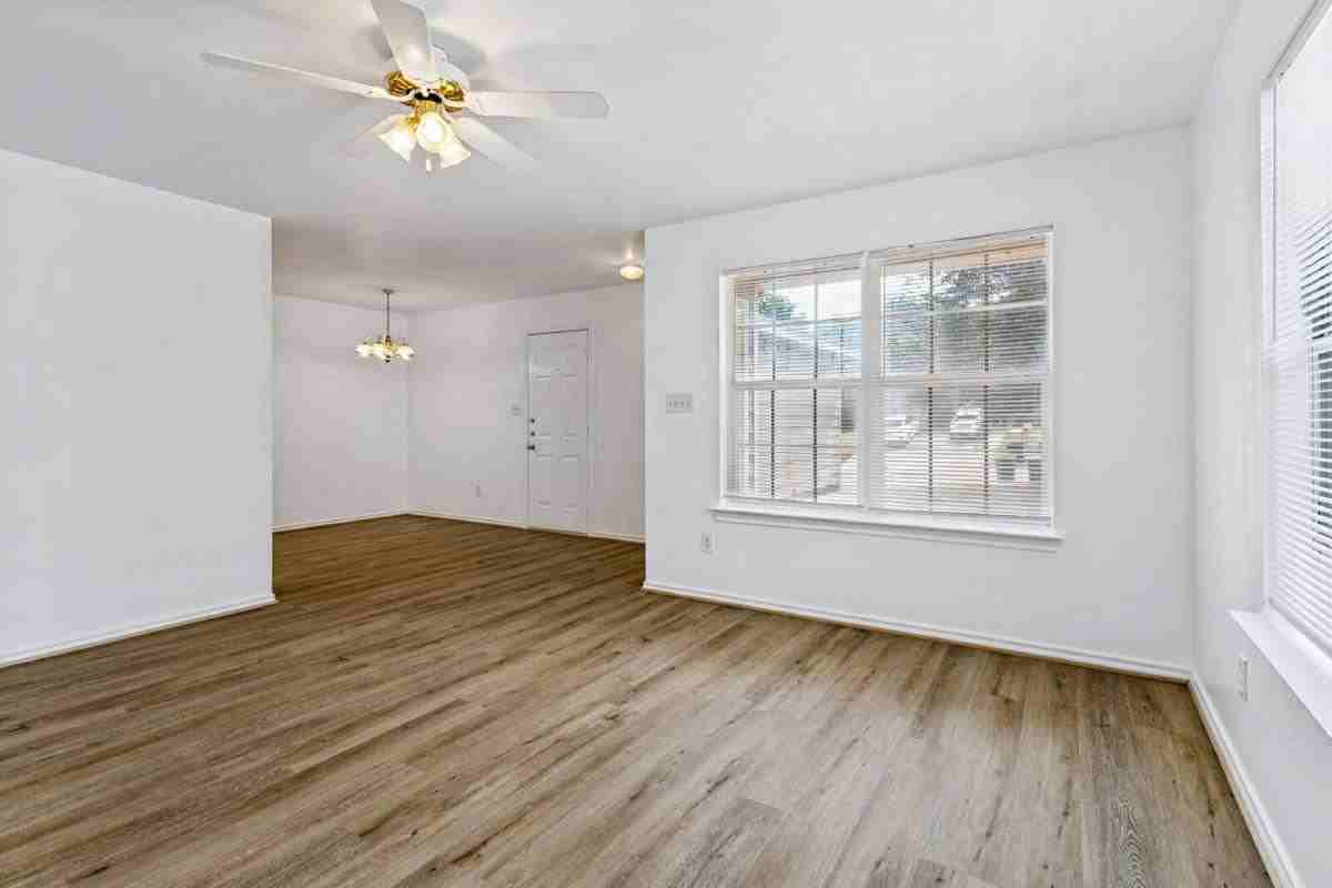 8114 Marydean Ave - Photo 4 of 12